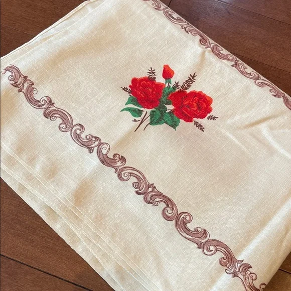 Floral Linen Rectangular Tablecloth - Picture 4 of 4
